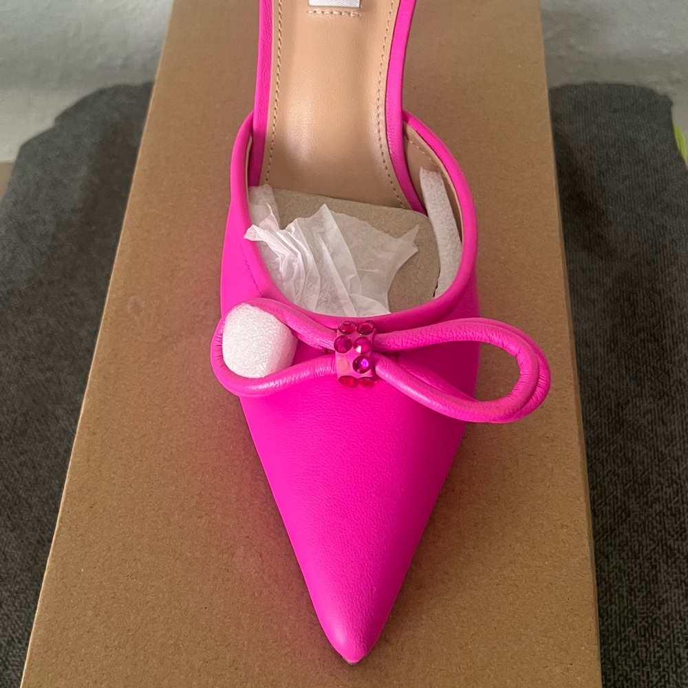Beautiful women’s Pink strappy heels
